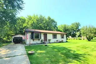 704 S 22nd St, Chesterton, IN 46304 - Photo 2