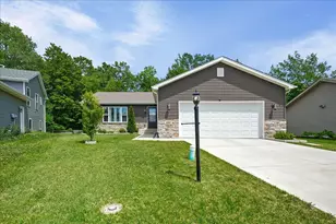 685 Friars Grn, Valparaiso, IN 46385 - Photo 1