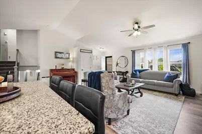 685 Friars Green, Valparaiso, IN 46385 - Photo 6