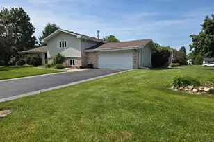 9134 Schafer Dr, Saint John, IN 46373 - Photo 2
