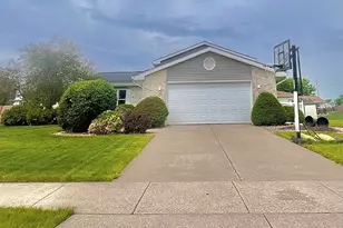 10622 Manor Dr, Saint John, IN 46373 - Photo 2