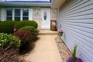 10622 Manor Dr, Saint John, IN 46373 - Photo 4