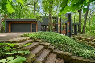 2403 Sherwood Dr, Valparaiso, IN 46385 - Photo 2