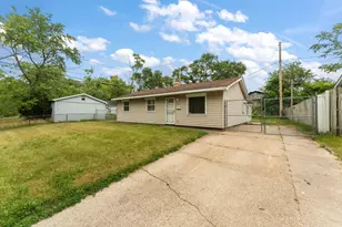 1021 Hamilton Pl, Gary, IN 46403 - Photo 2