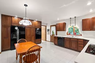 130 Woodland Hickory Ct, Valparaiso, IN 46385 - Photo 12