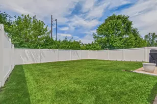 6888 Meadow View Ln, Merrillville, IN 46410 - Photo 24
