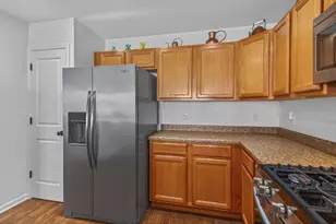 6888 Meadow View Ln, Merrillville, IN 46410 - Photo 10