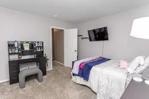 1902 Burgundy St, Schererville, IN 46375 - Photo 24