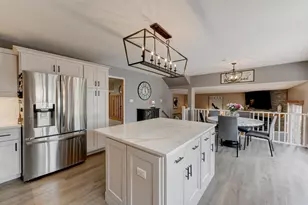 817 Robin Ct, Dyer, IN 46311 - Photo 8