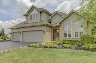 817 Robin Ct, Dyer, IN 46311 - Photo 2