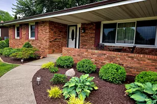 142 Curtis Dr, Valparaiso, IN 46383 - Photo 2