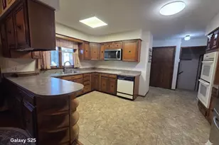 142 Curtis Dr, Valparaiso, IN 46383 - Photo 8