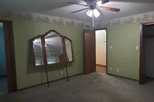 142 Curtis Dr, Valparaiso, IN 46383 - Photo 10