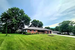 142 Curtis Dr, Valparaiso, IN 46383 - Photo 4