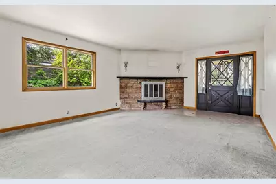 131 N Harvey Street, Griffith, IN 46319 - Photo 2