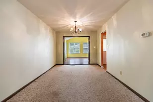 9205 Idlewild Dr, Highland, IN 46322 - Photo 8