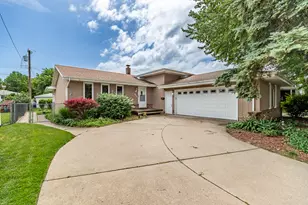 9205 Idlewild Dr, Highland, IN 46322 - Photo 2