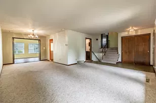 9205 Idlewild Dr, Highland, IN 46322 - Photo 12