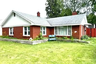829 W Washington St, Rensselaer, IN 47978 - Photo 2