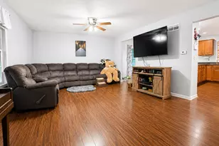 1604 Hickory St SW, Demotte, IN 46310 - Photo 4