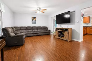 1604 Hickory St SW, Demotte, IN 46310 - Photo 4