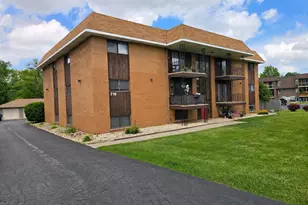 716 Moraine Trce, Schererville, IN 46375 - Photo 2