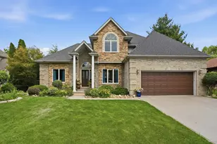 10629 Erie Dr, Crown Point, IN 46307 - Photo 2
