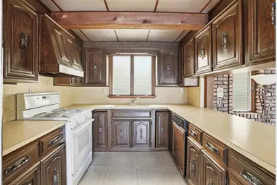 9300 Chestnut Lane, Munster, IN 46321 - Photo 12