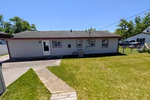 377 Pinewood Dr, Valparaiso, IN 46385 - Photo 14