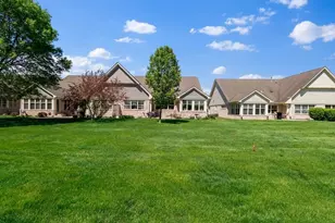 1029 Sterling Ct, Crown Point, IN 46307 - Photo 2