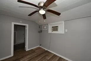 319 W 13th St, Winamac, IN 46996 - Photo 14