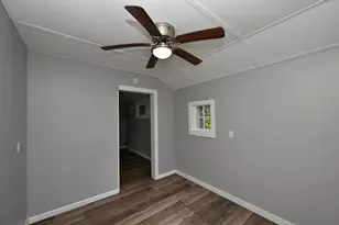 319 W 13th St, Winamac, IN 46996 - Photo 18