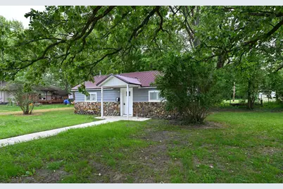 319 W 13th Street, Winamac, IN 46996 - Photo 2
