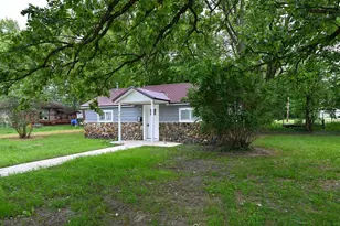 319 W 13th St, Winamac, IN 46996 - Photo 2