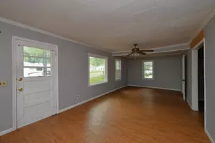 436 W Jefferson St, Winamac, IN 46996 - Photo 4