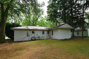 436 W Jefferson St, Winamac, IN 46996 - Photo 2
