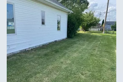 205 E Day Street, Royal Center, IN 46978 - Photo 2