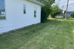 205 E Day St, Royal Center, IN 46978 - Photo 2
