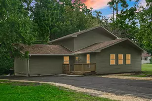 1014 E 63rd Pl, Merrillville, IN 46410 - Photo 2