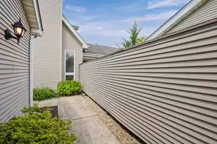 2315 Deerpath Dr W, Schererville, IN 46375 - Photo 4