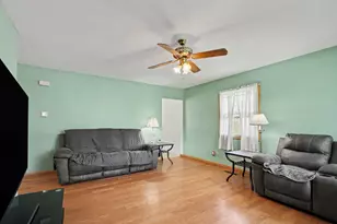 8016 Gordon Pl, Highland, IN 46322 - Photo 6