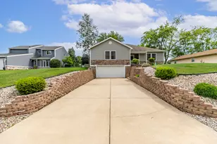 2352 Four Seasons Pkwy, Crown Point, IN 46307 - Photo 2