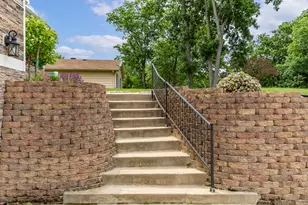 2352 Four Seasons Pkwy, Crown Point, IN 46307 - Photo 4
