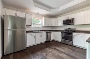 2352 Four Seasons Pkwy, Crown Point, IN 46307 - Photo 14