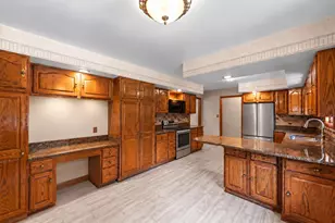 2499 Willowwood Ave, Valparaiso, IN 46383 - Photo 8