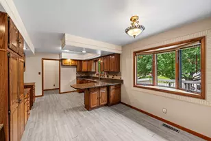 2499 Willowwood Ave, Valparaiso, IN 46383 - Photo 10