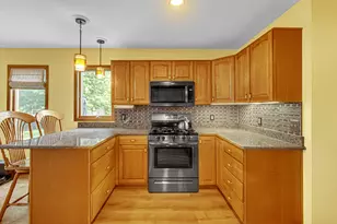 252 Bedford Cir, Valparaiso, IN 46383 - Photo 10