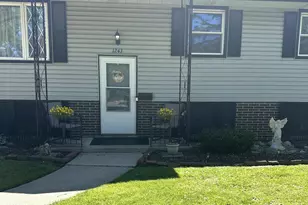 1243 N Lafayette Ct, Griffith, IN 46319 - Photo 2