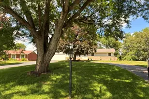 6952 Blackberry Ct, Demotte, IN 46310 - Photo 4
