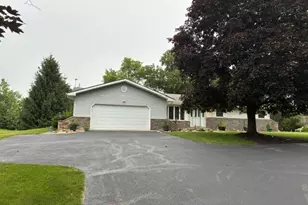 6952 Blackberry Ct, Demotte, IN 46310 - Photo 2